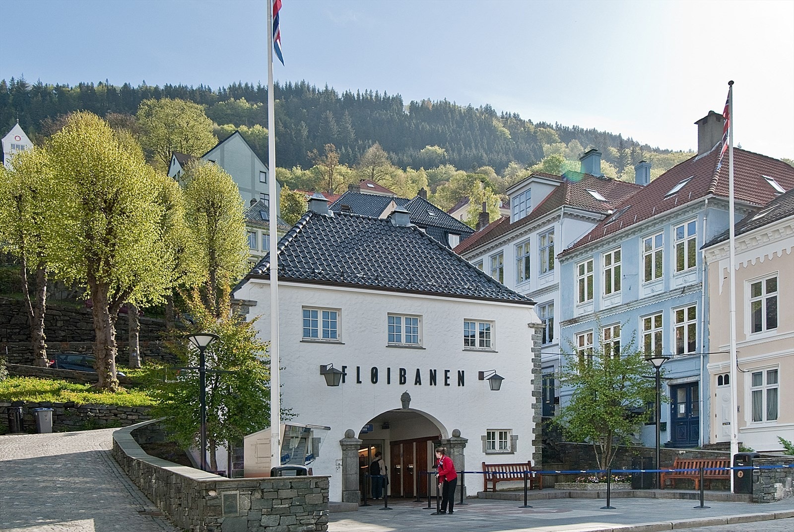 Utsiktspunktet på Fløien ligger på 320 m.o.h. og har en fantastisk utsikt over Bergen. Galleribilde