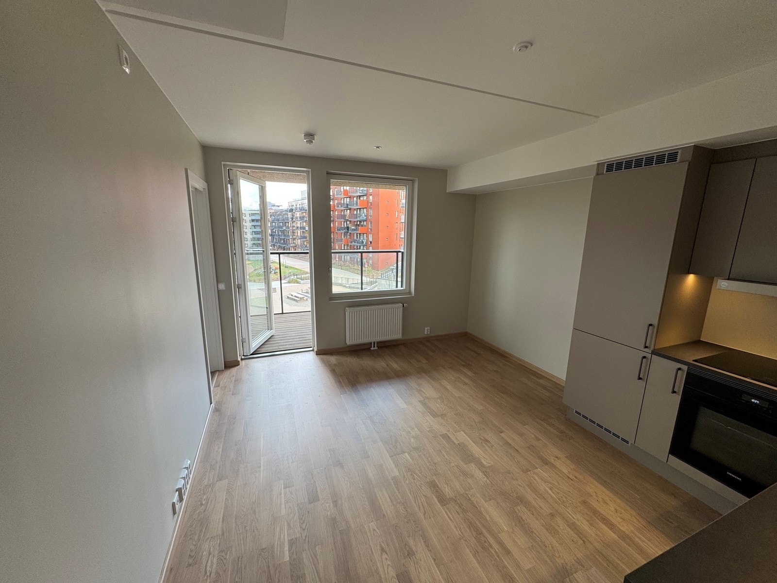 Plass til sittegruppe og tilhørende møblement fra stuen. Galleribilde