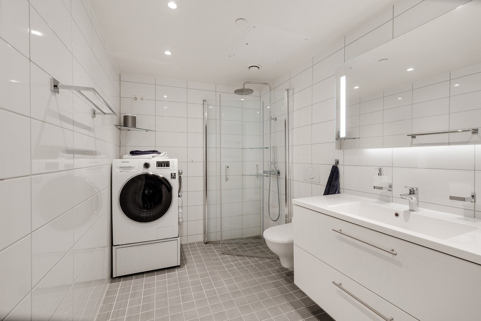 Opplegg for vaskemaskin og tørketrommel. Galleribilde