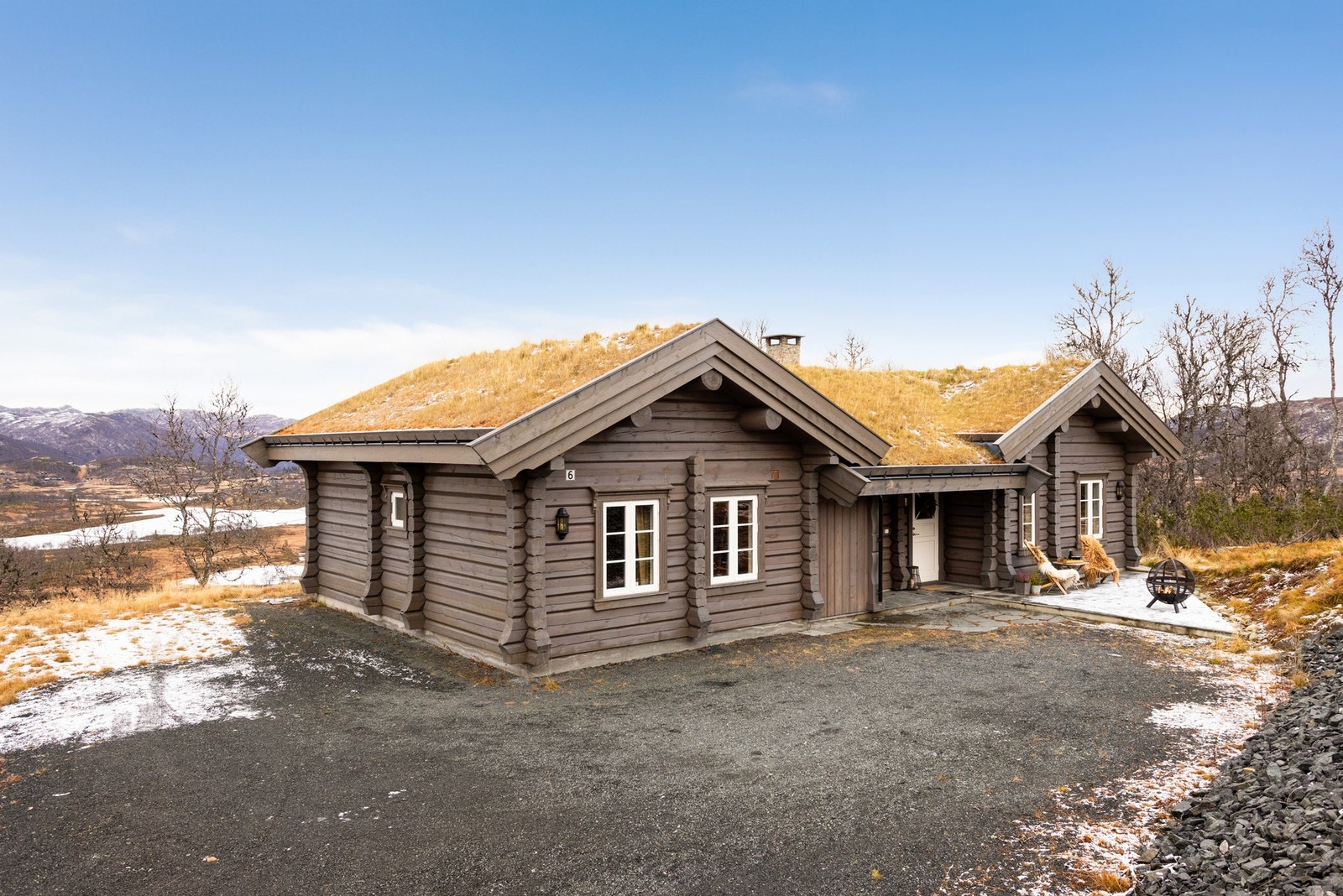 Nydelig hytte i stavlaft fra Flatdal Håndlaft Galleribilde