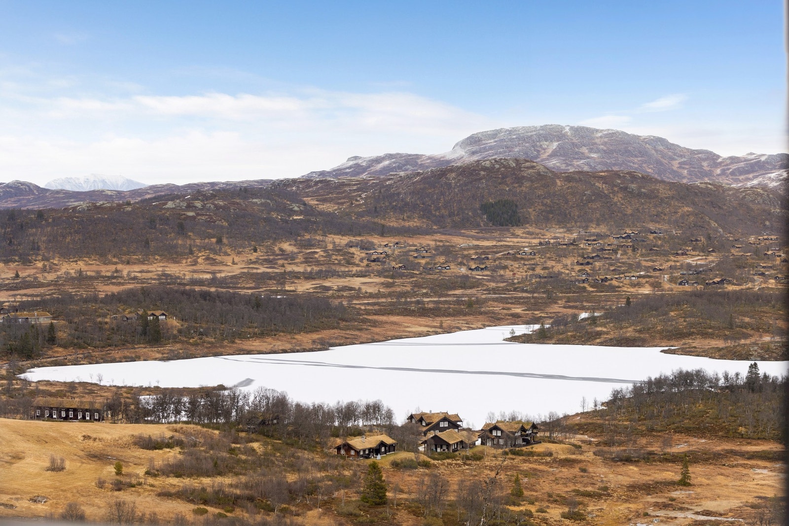 Nydelig utsikt og flott turterreng i alle retninger fra hytta Galleribilde