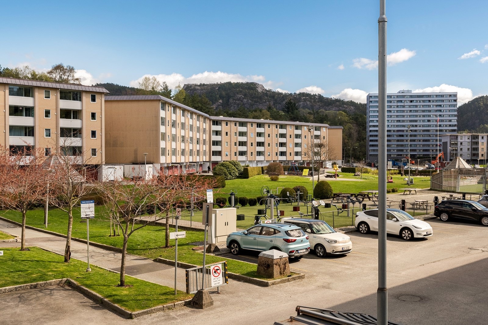 - Med mulighet for parkering via borettslaget - Galleribilde