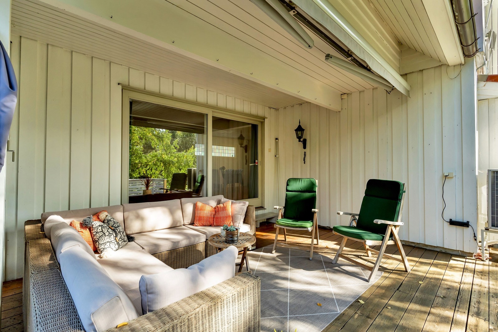 Det er utgang fra stuen til terrassen Galleribilde