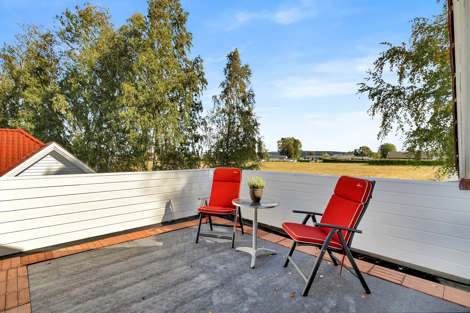 Balkong over inngangspartiet Galleribilde