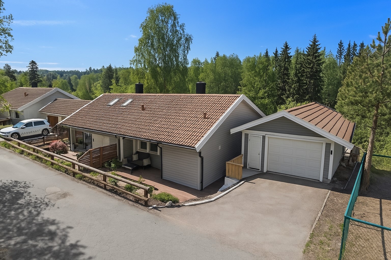 Inngangsparti og nærområde Galleribilde