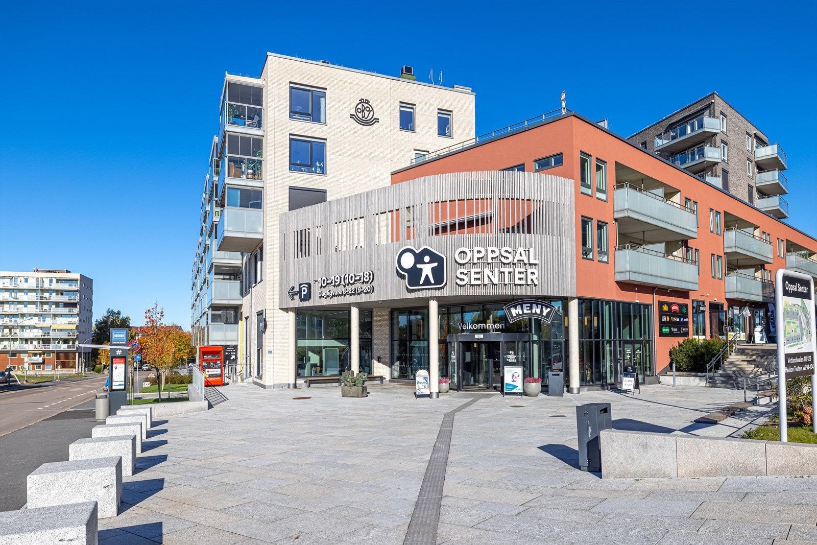 Oppsal Senter ligger kun 6 minutter unna med bil. Galleribilde