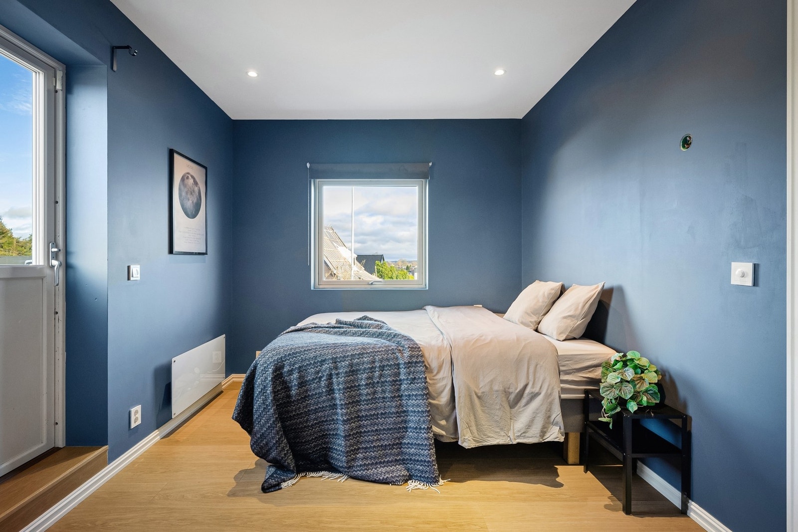 Alle soverommene er utstyrt med downlights i taket. Galleribilde