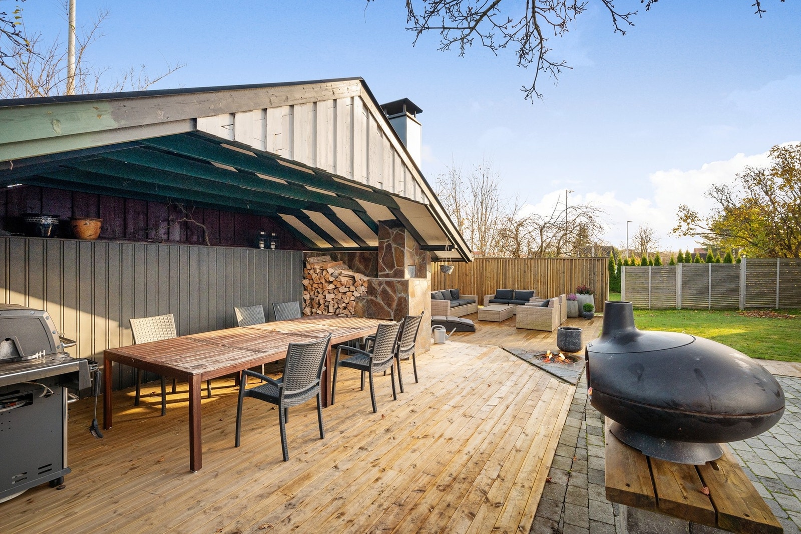 Beliggenheten gir deg kort vei til sentrum, tog, skoler og barnehager - med alt du trenger i hverdagen innen rekkevidde. Galleribilde