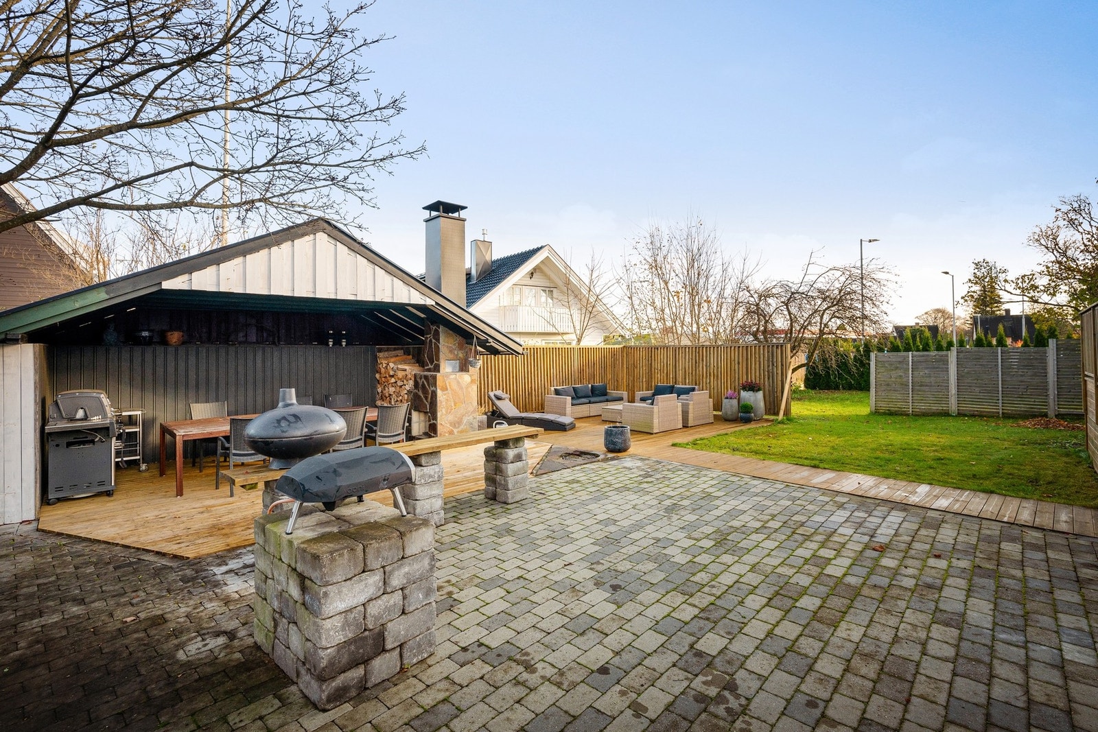 Inviter gjester over på sosiale grillmiddager med god mat og drikke. Galleribilde