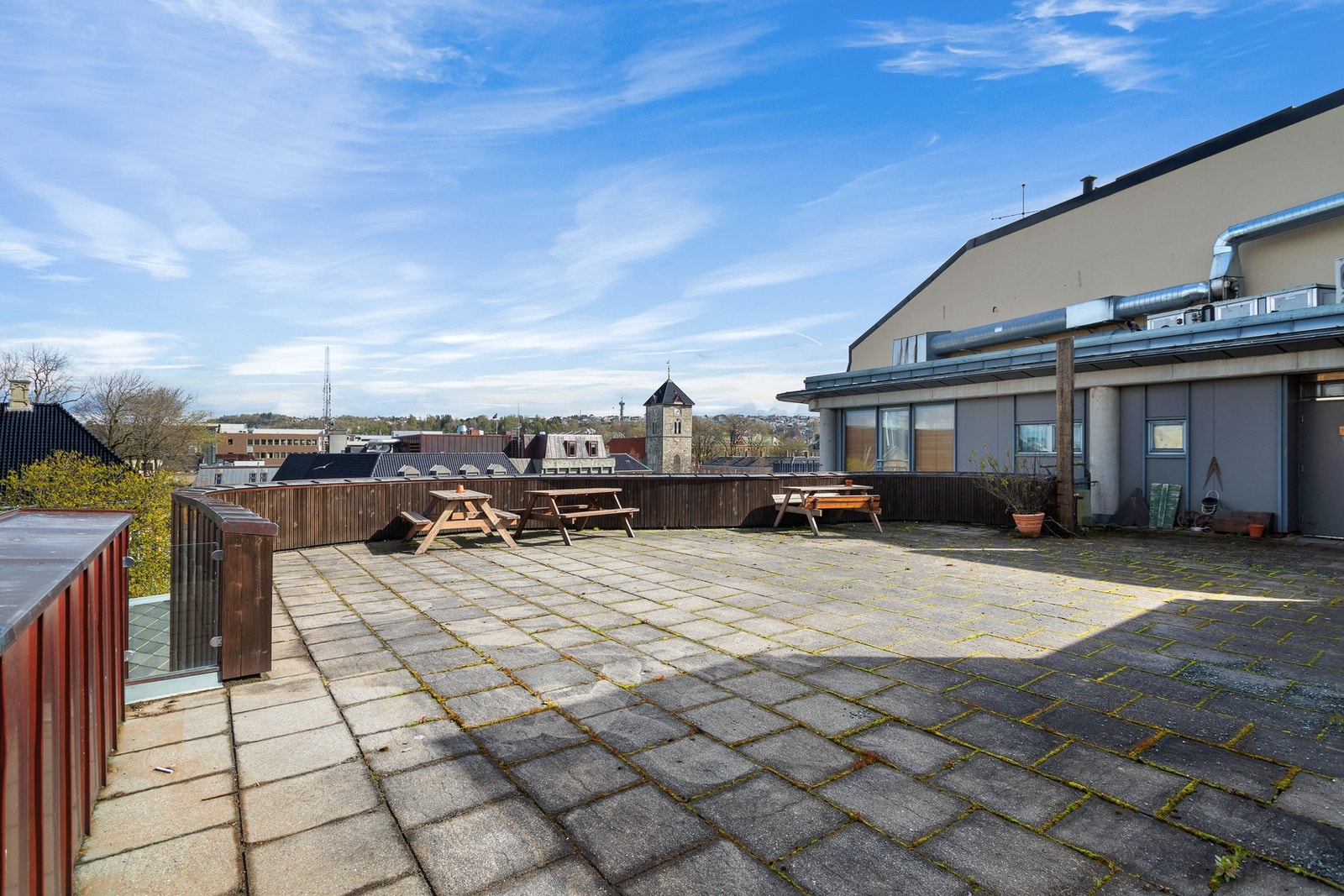 Sameiet har en utrolig flott terrasse som kan benyttes fritt. Galleribilde