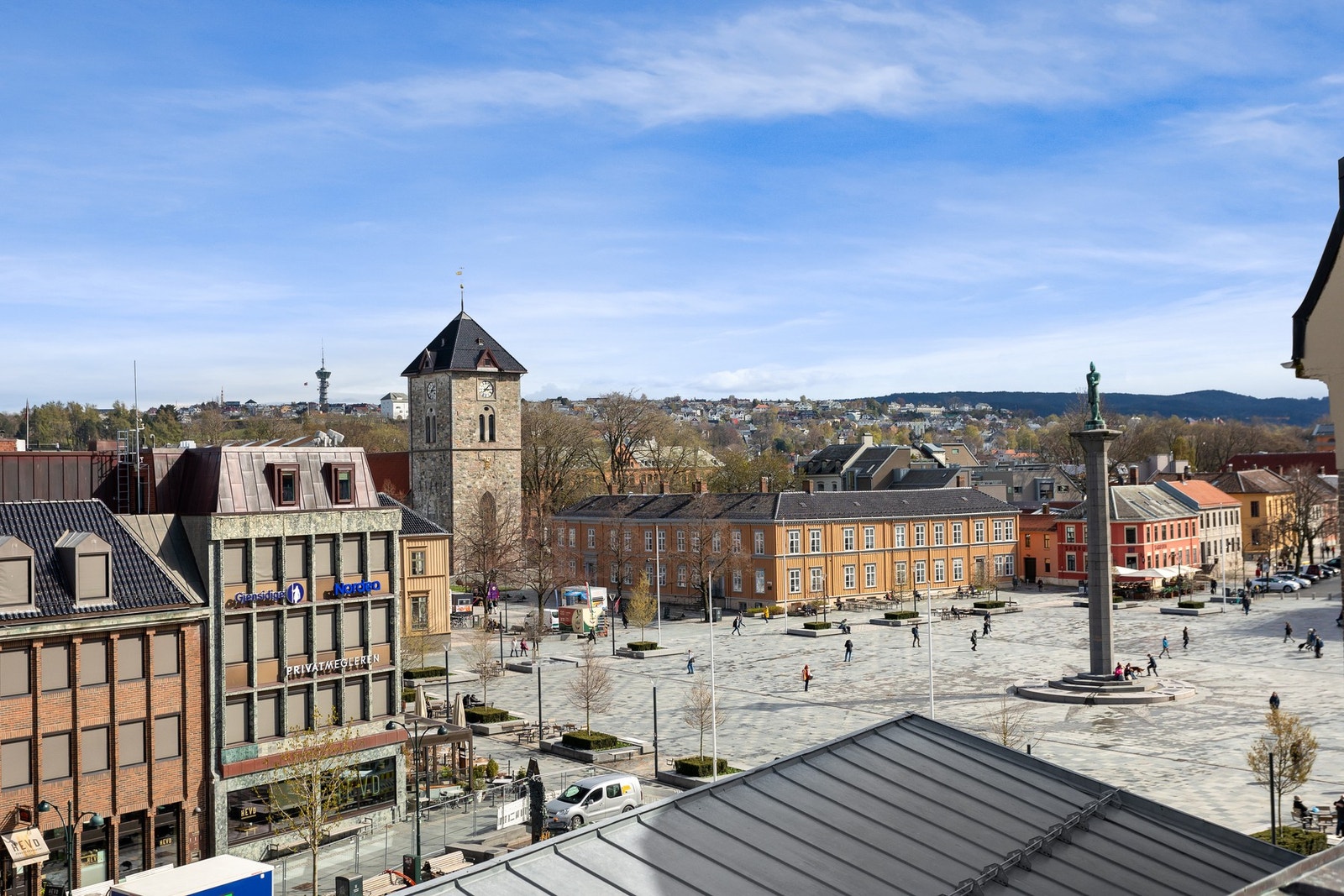 Prikken over i'en må sies å være den flotte utsikten fra begge kanter av boligen. Galleribilde