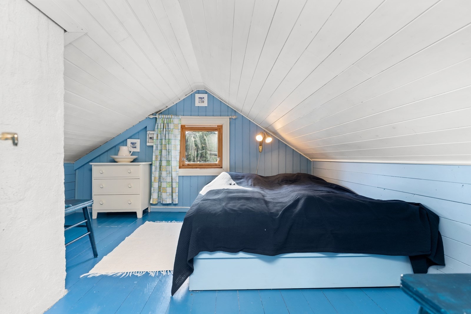Loftsetasjen i hovedhytten er innredet med 3 soverom Galleribilde