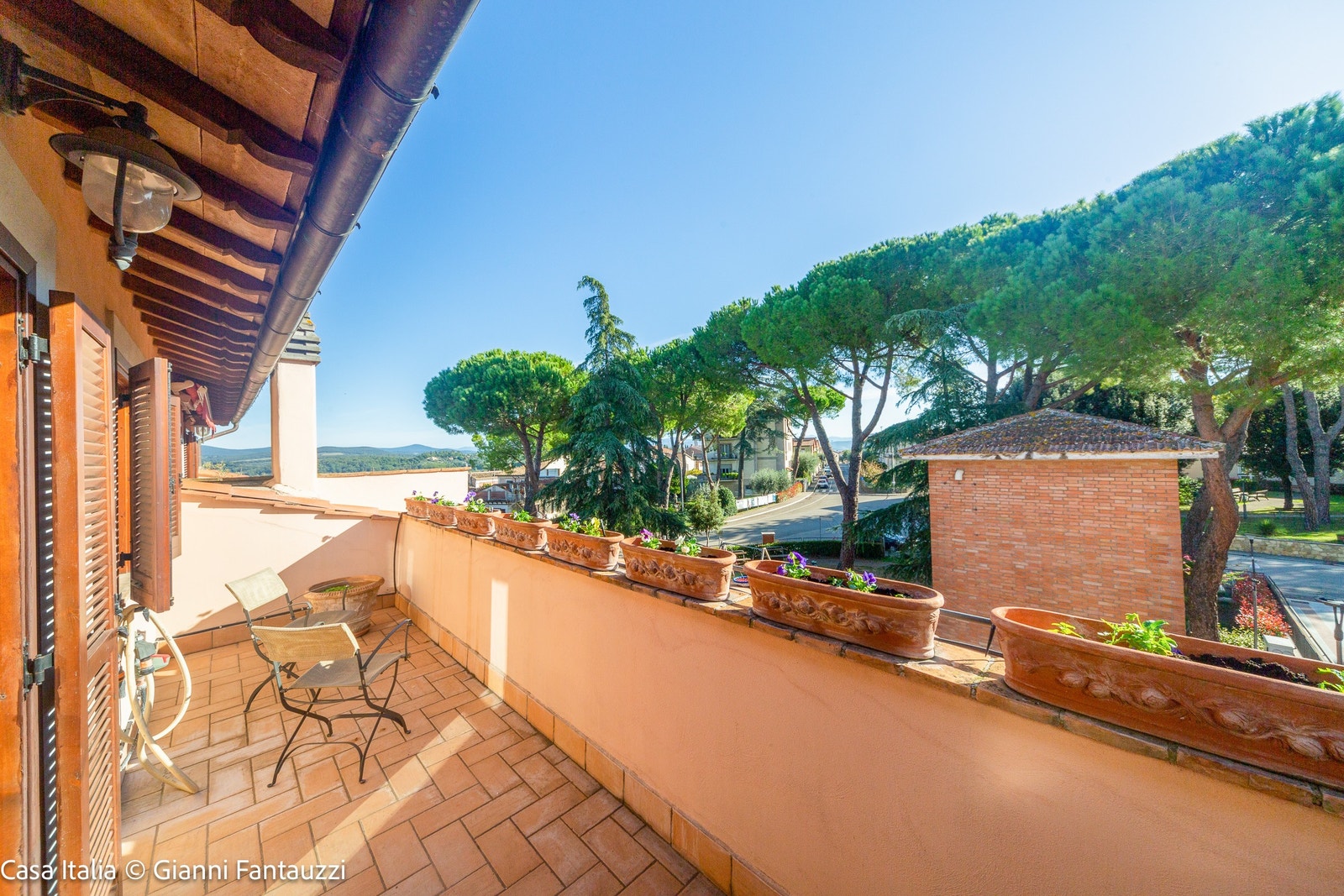 Fra balkongen mot vest kan man nyte praktfulle solnedganger. Galleribilde