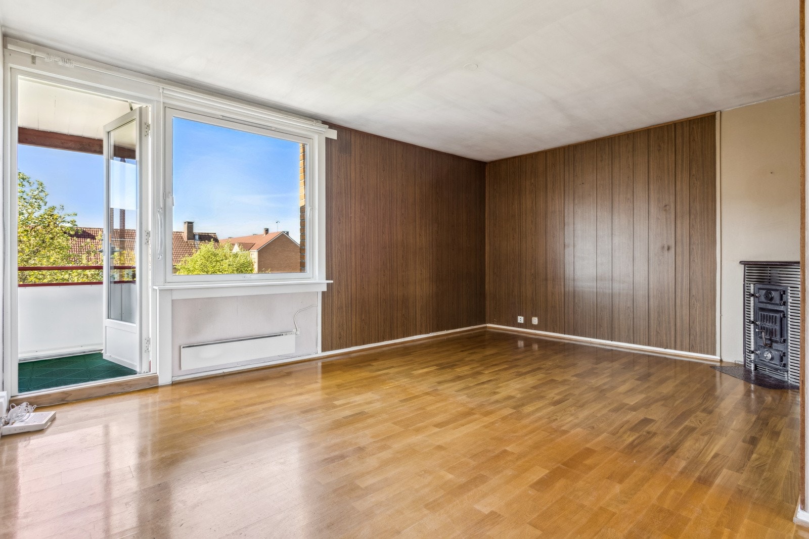 Fra stuen er det direkte utgang til sydvestvendt balkong med ettermiddag- og kveldssol. Galleribilde