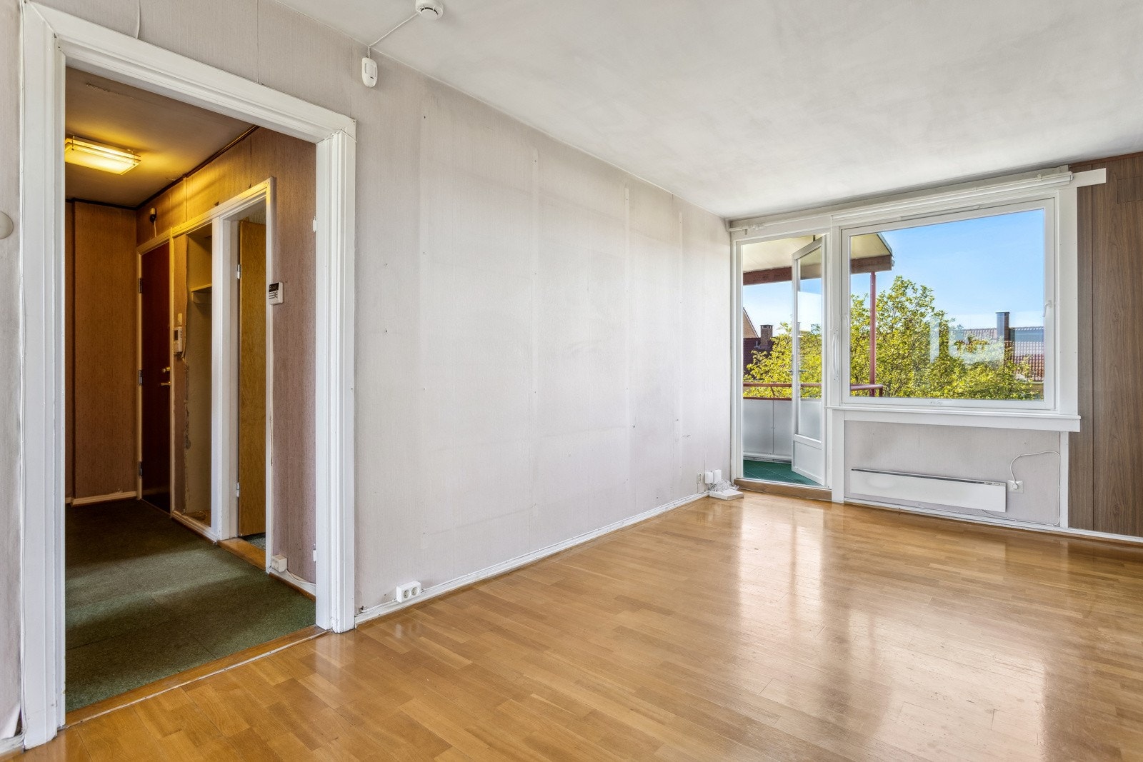 Romslig stue med flere innredningsmuligheter. Galleribilde