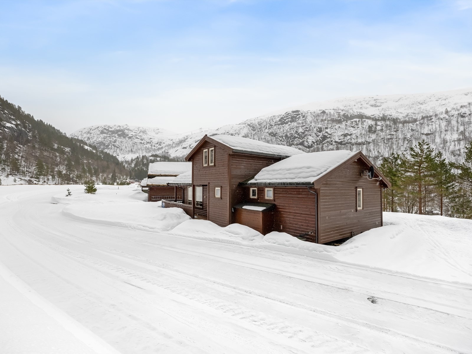 Feltet ligger i et snørikt område med lett adkomst til flott høyfjellsområde. Galleribilde
