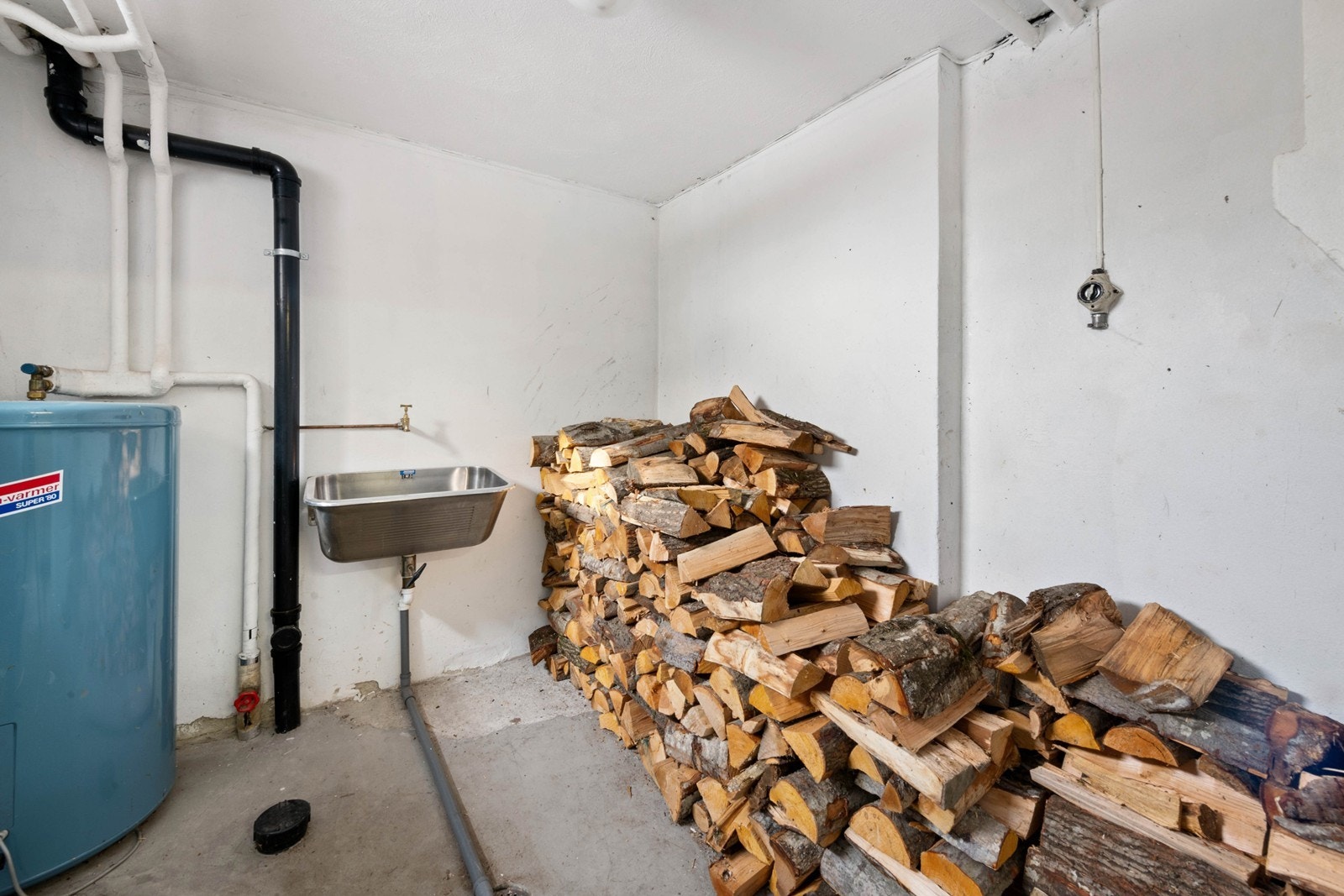 Teknisk rom i kjeller Galleribilde