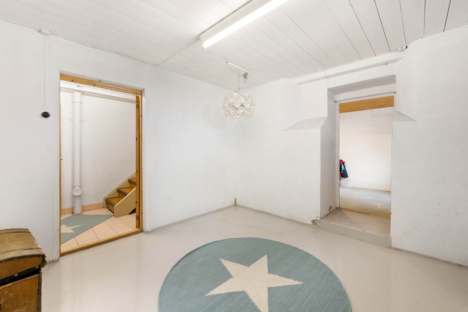 Kjelleretasje med mye lagringsplass Galleribilde