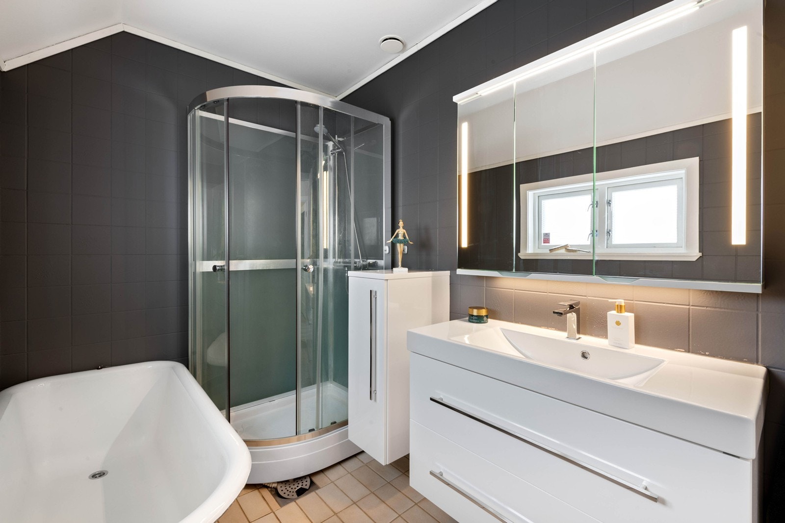 Pent servantskap med underskap og overskap med speil Galleribilde