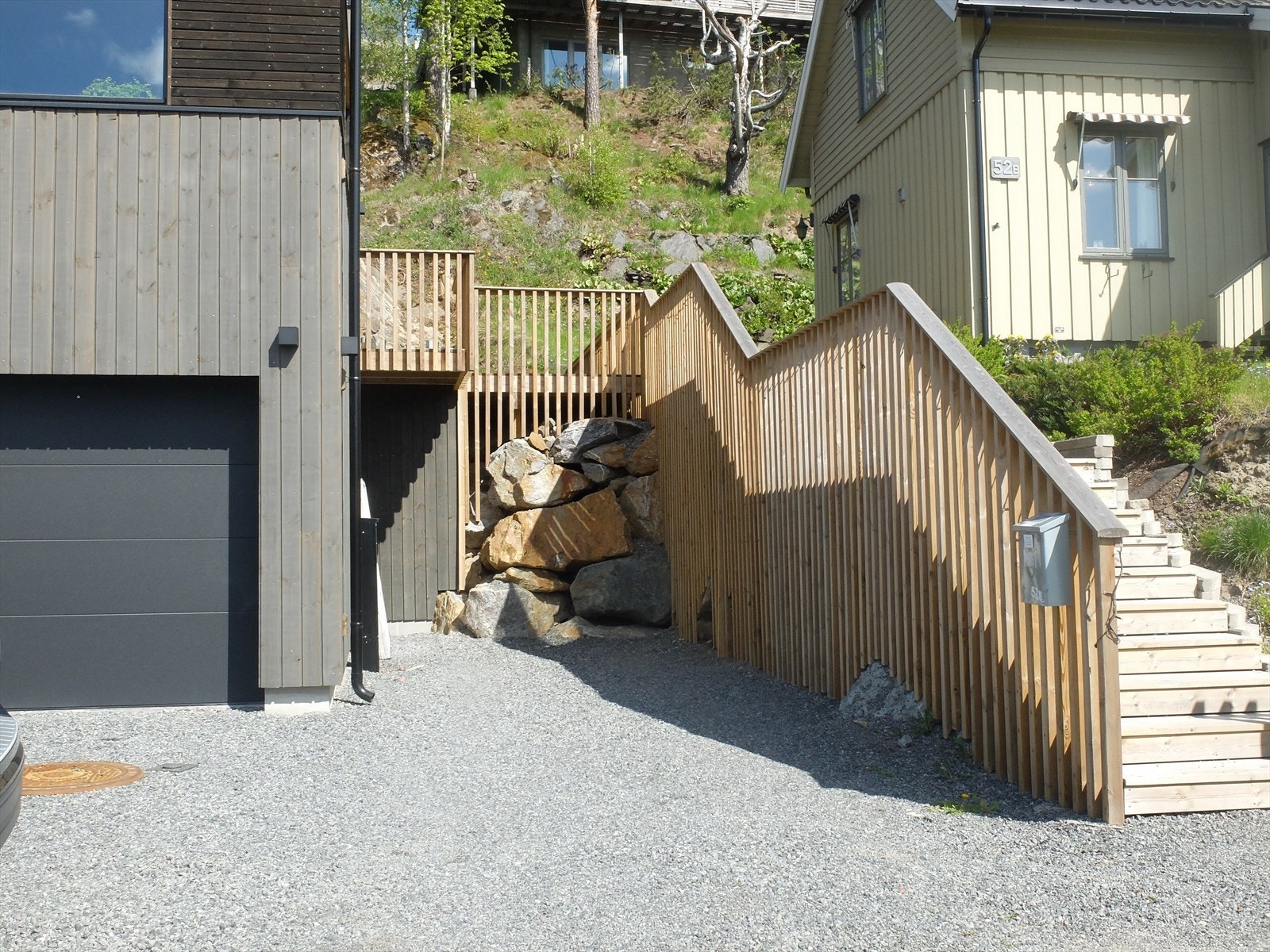 Boligen har garasjeplass og disponerer biloppstillingsplass Galleribilde