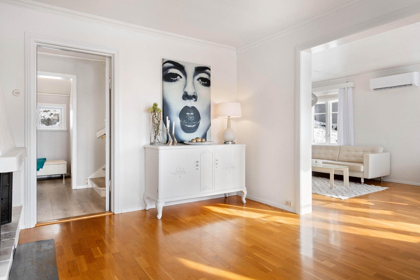 Peis og varmepumpe i stue Galleribilde