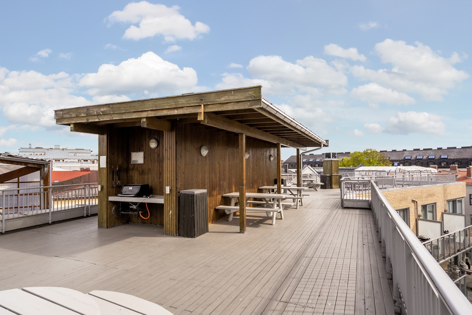 Felles takterrasse som nylig er pusset opp Galleribilde