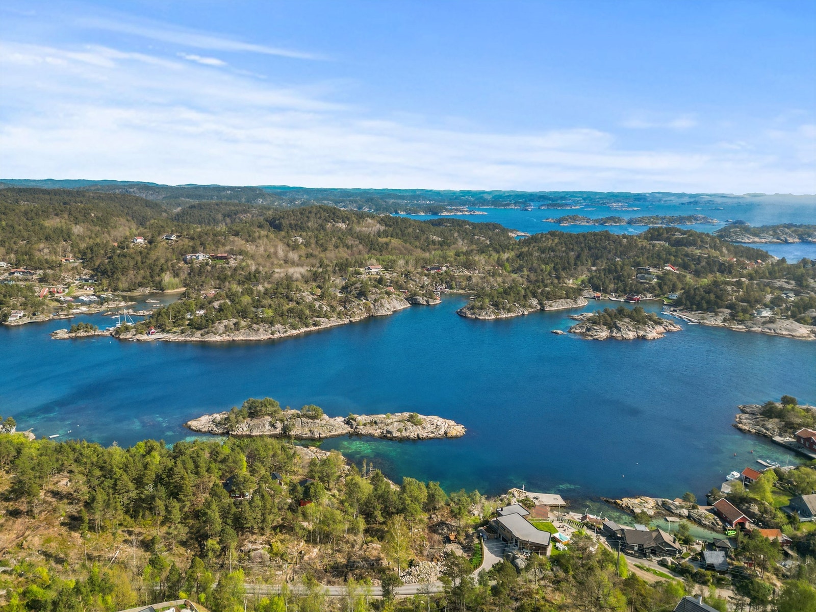 Nydelig beliggenhet, med skjærgården rett utenfor døra. Galleribilde
