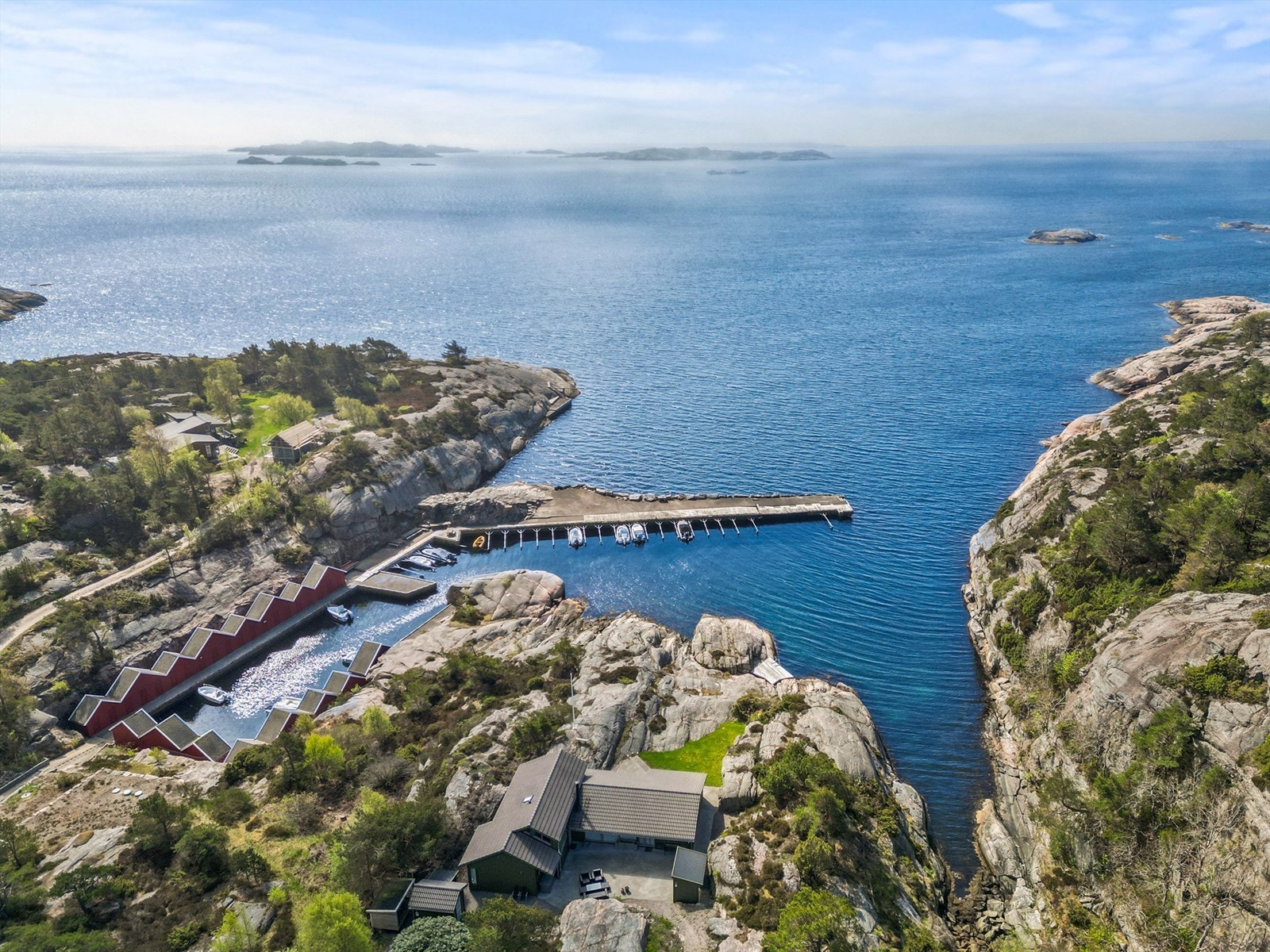 Båthavnen og området. Galleribilde