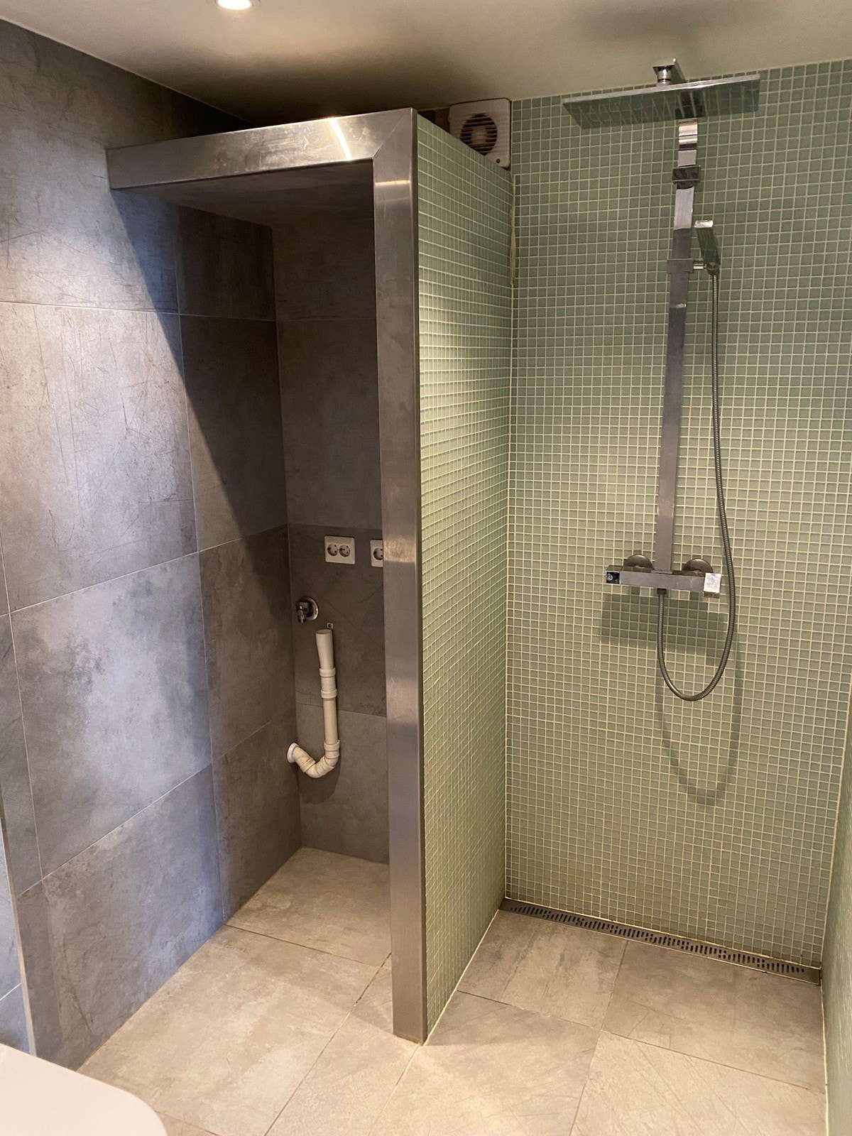 Bad - plass til vaskemaskin og tørketrommel Galleribilde