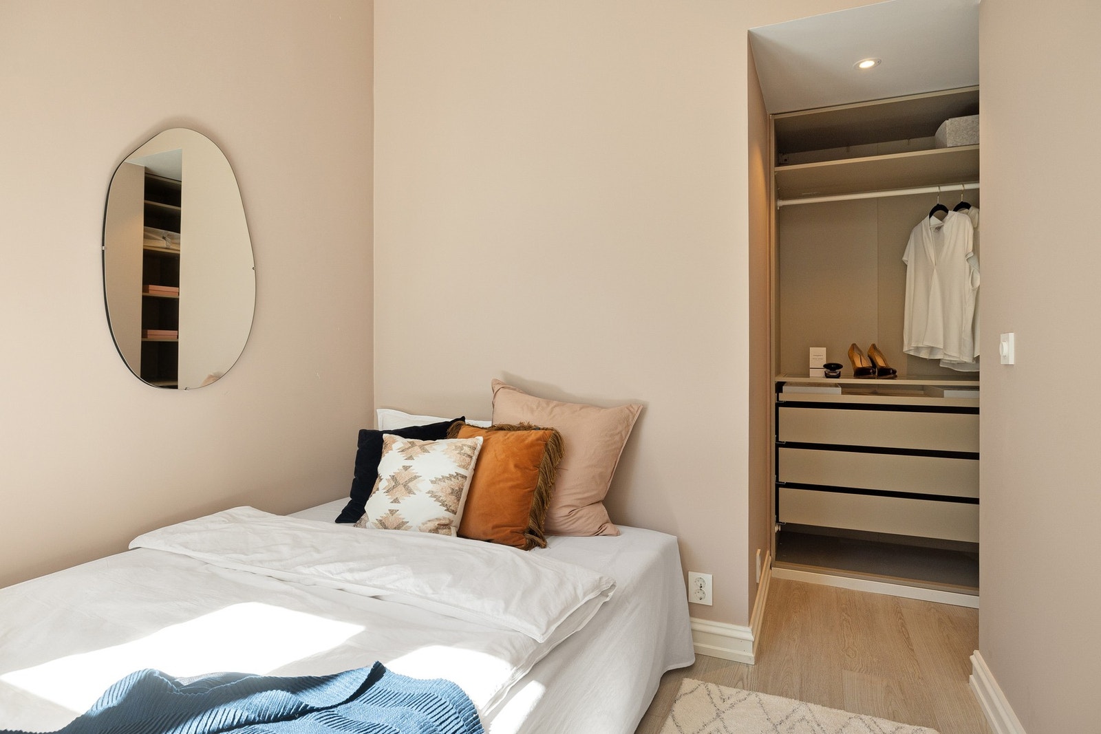 Drømmesoverom med egen walk-in garderobe. Galleribilde