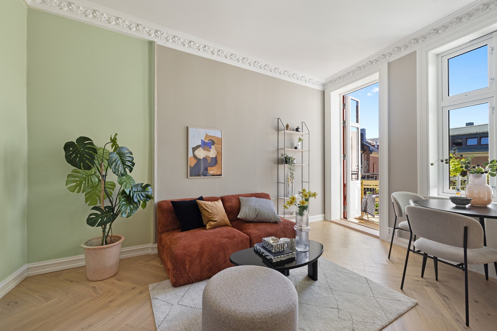 Den generøse takhøyden gjør at alle rom oppleves lyse og luftige. Galleribilde