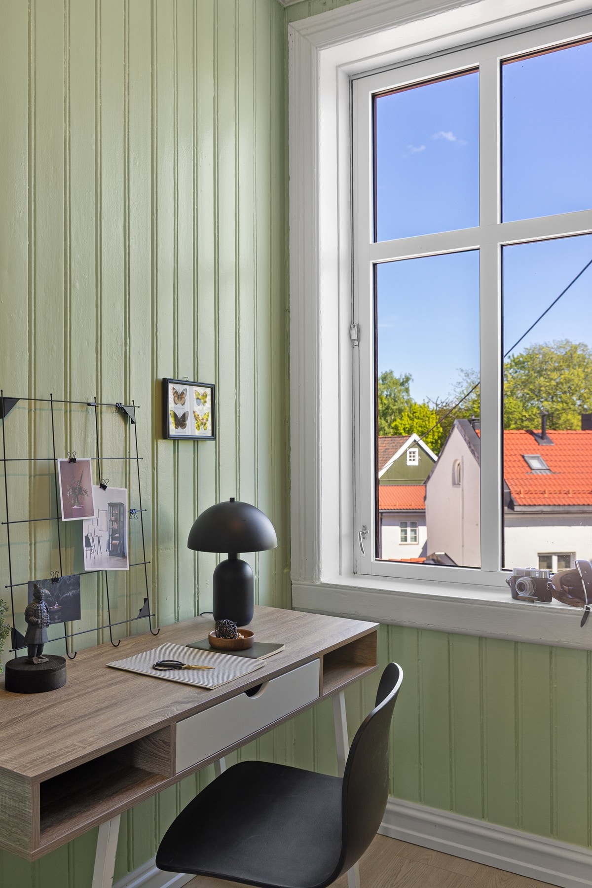 Supersjarmerende og velbevarte panel på veggen. Galleribilde