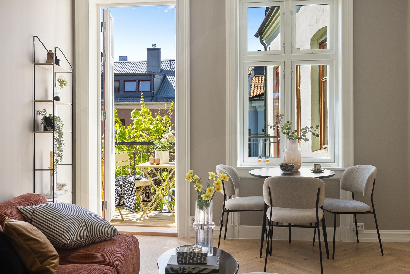 Endeleilighet med lysinnslipp fra tre himmelretninger og spesielt fine lysforhold. Galleribilde