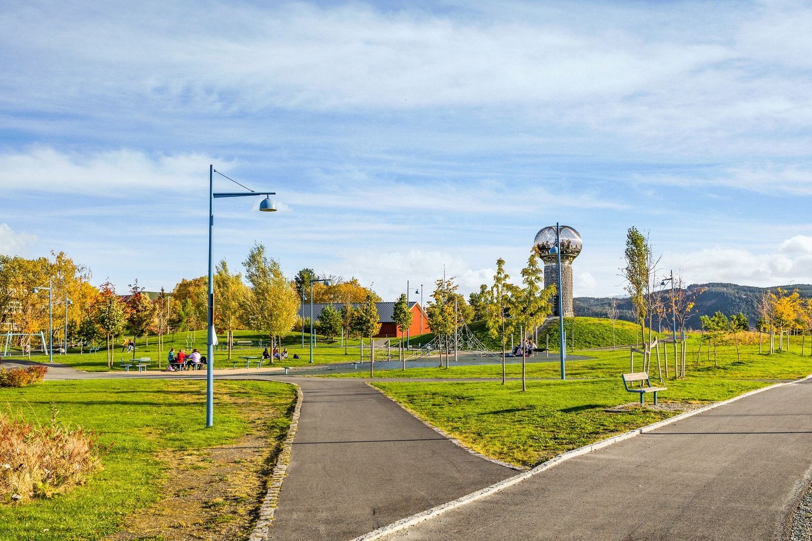 Tillerparken er en kort spasertur unna med flotte rekreasjonsområder og turstier. Galleribilde