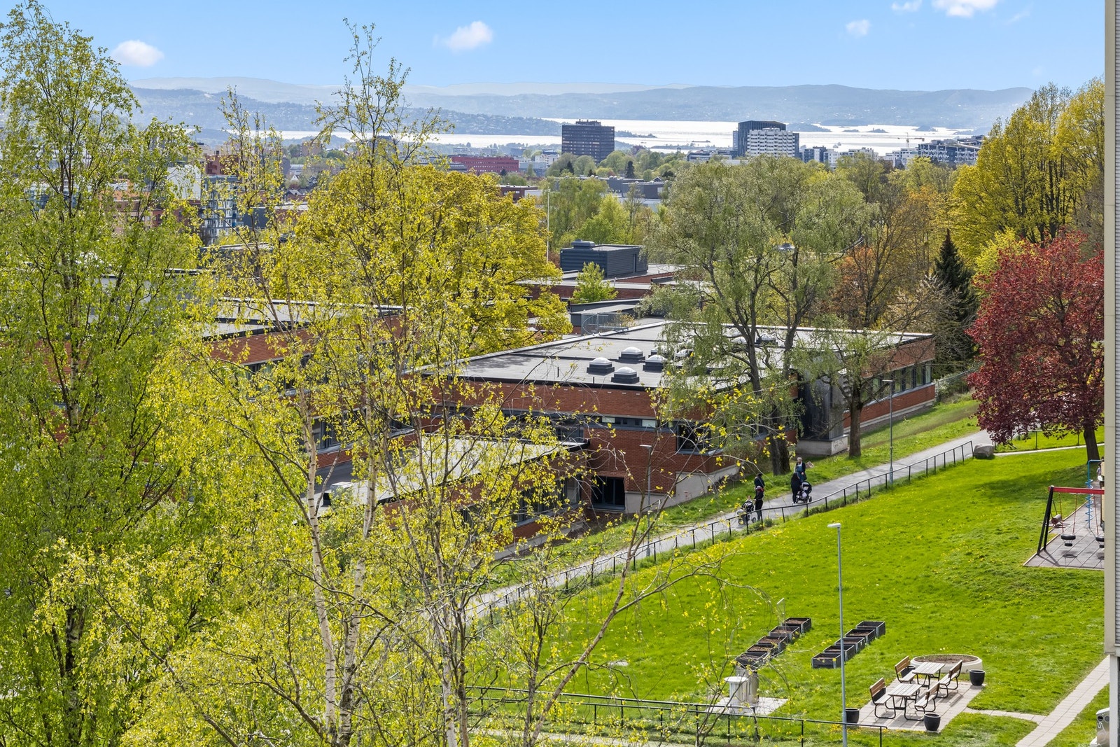 Kort vei til flere fasiliteter som skole, barnehage, shopping og offentlig kommunikasjon Galleribilde