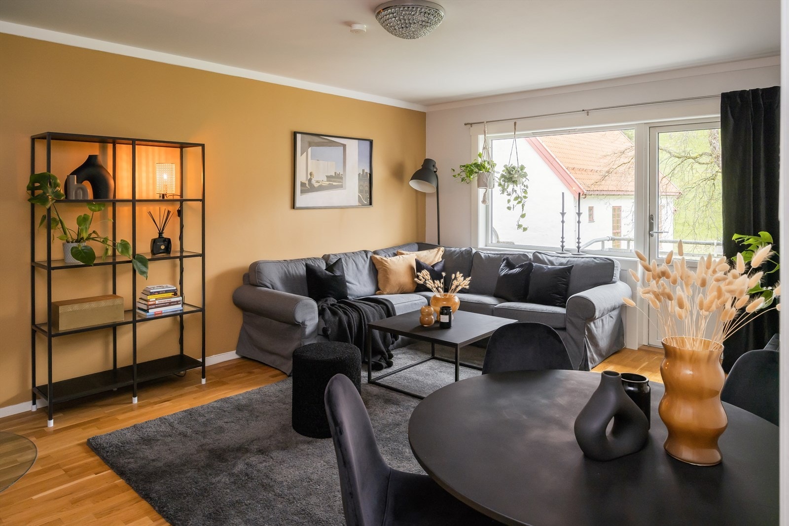 Her bor du i umiddelbar nærhet til NTNU Handelshøyskolen, NTNU Gløshaugen, Helgasetr, St. Olavs hospital og Trondheim sentrum som byr på "alt" av fasiliteter. Galleribilde