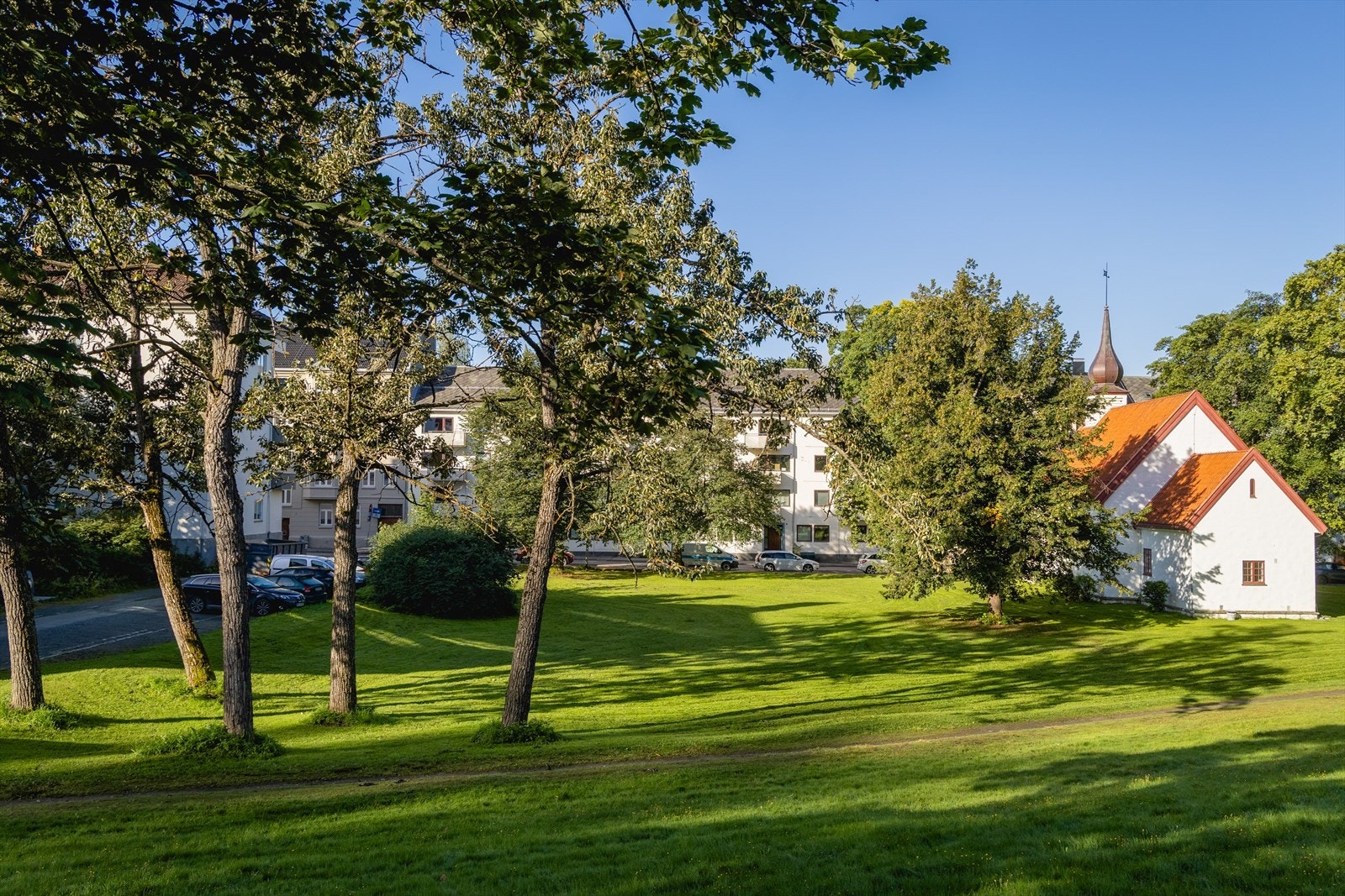 Parken er flott opparbeidet og har store frodige grøntarealer. Galleribilde