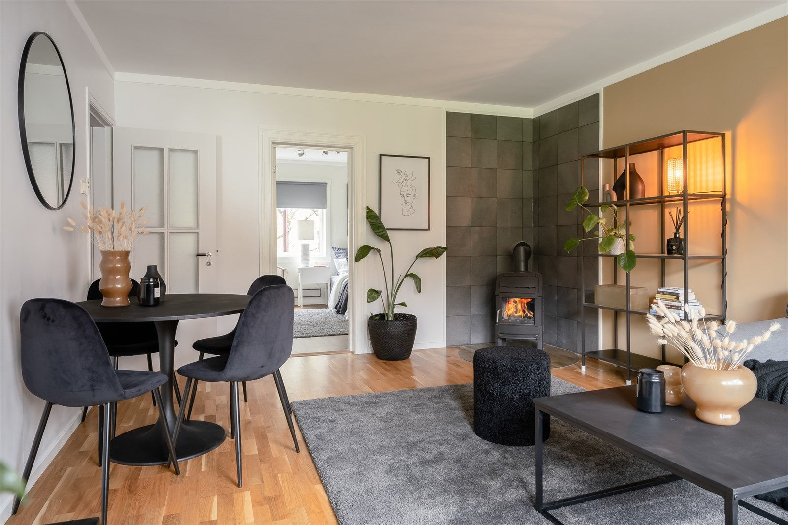 Lys og trivelig stue på 21 m² med gode møbleringsmuligheter. Galleribilde