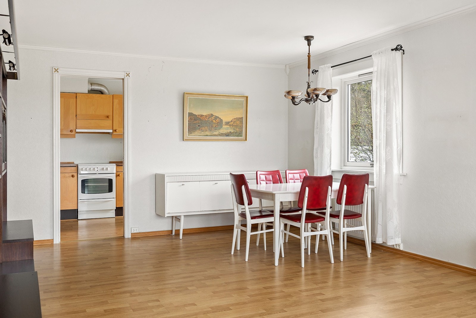 God plass for spisestue Galleribilde