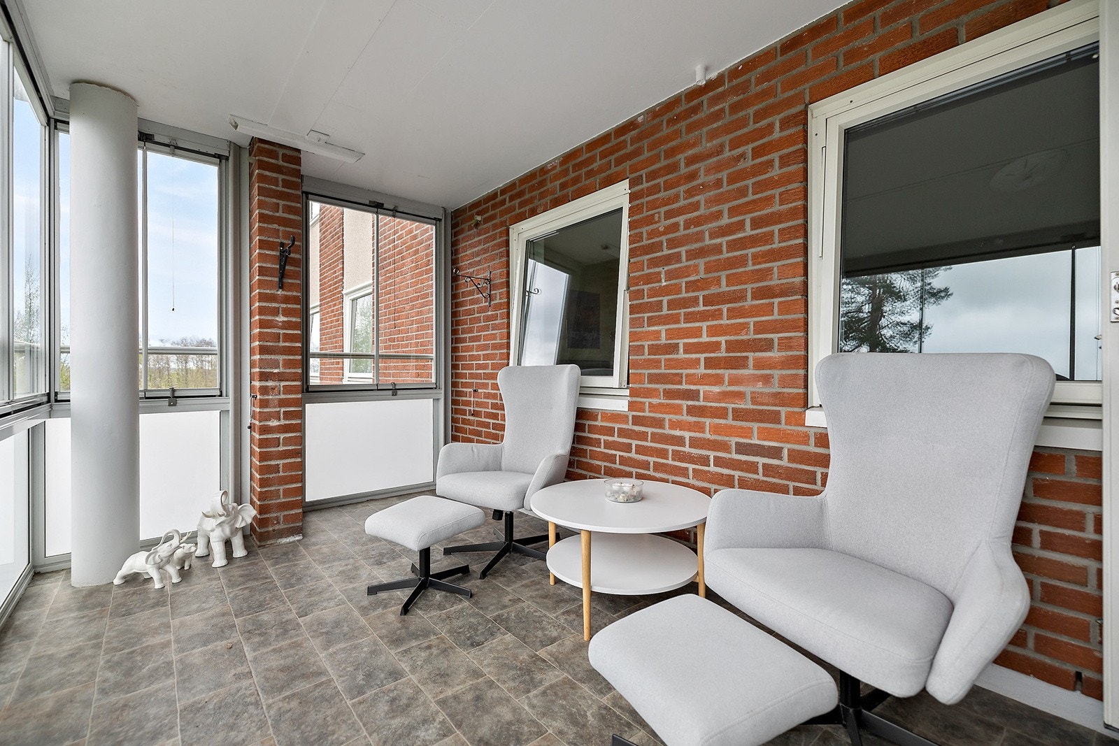 På balkongen kan man kose i all slags vær Galleribilde
