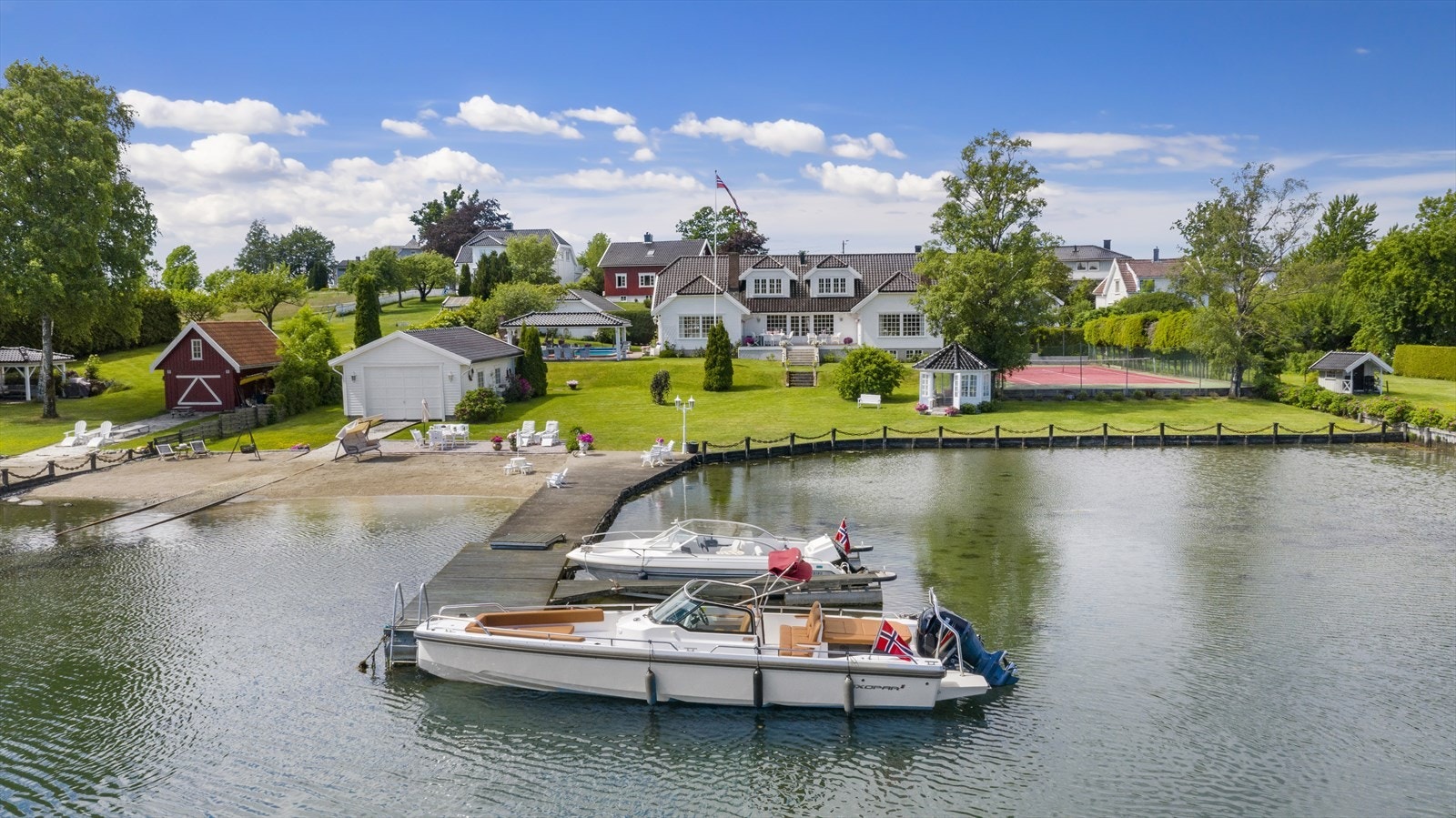 Velkommen til Lahelleveien 13, en prakteiendom av det sjeldne slaget! Galleribilde