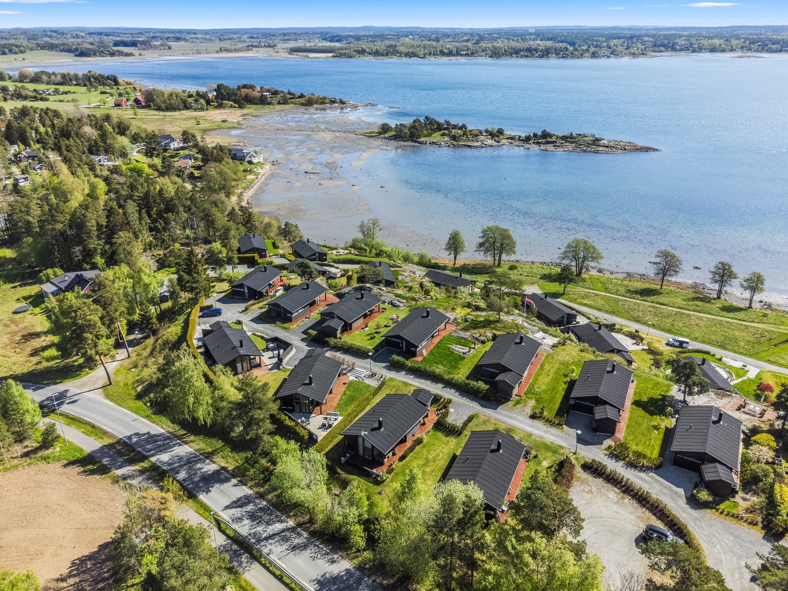 Hyttefeltet er organisert i et sameiet med som tar seg av ytre vedlikehold og brøyting. Her kan man bare låse seg inn og nyte tiden man bruker på hytta uten store bekymringer. Galleribilde