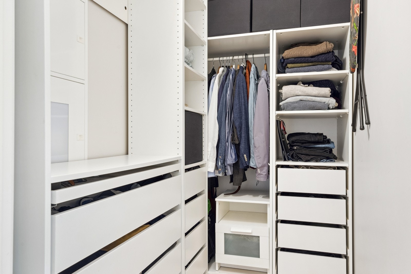 Praktisk garderobeskap. Galleribilde