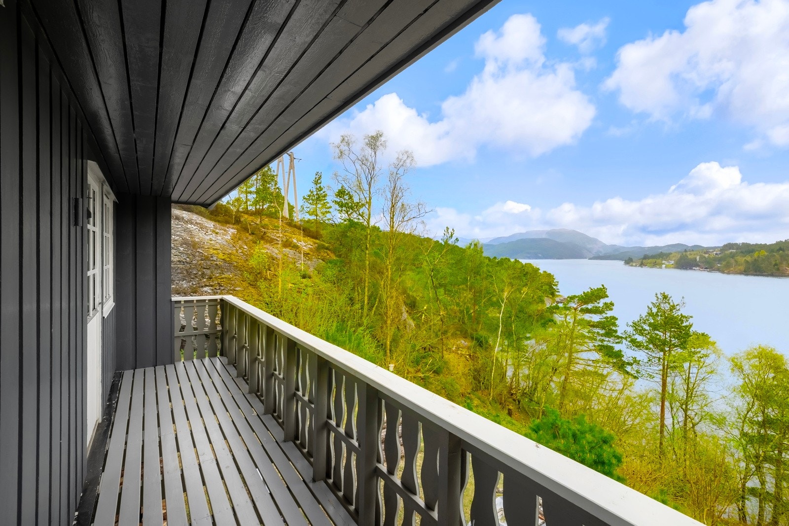 Utgang til balkong fra soverom Galleribilde