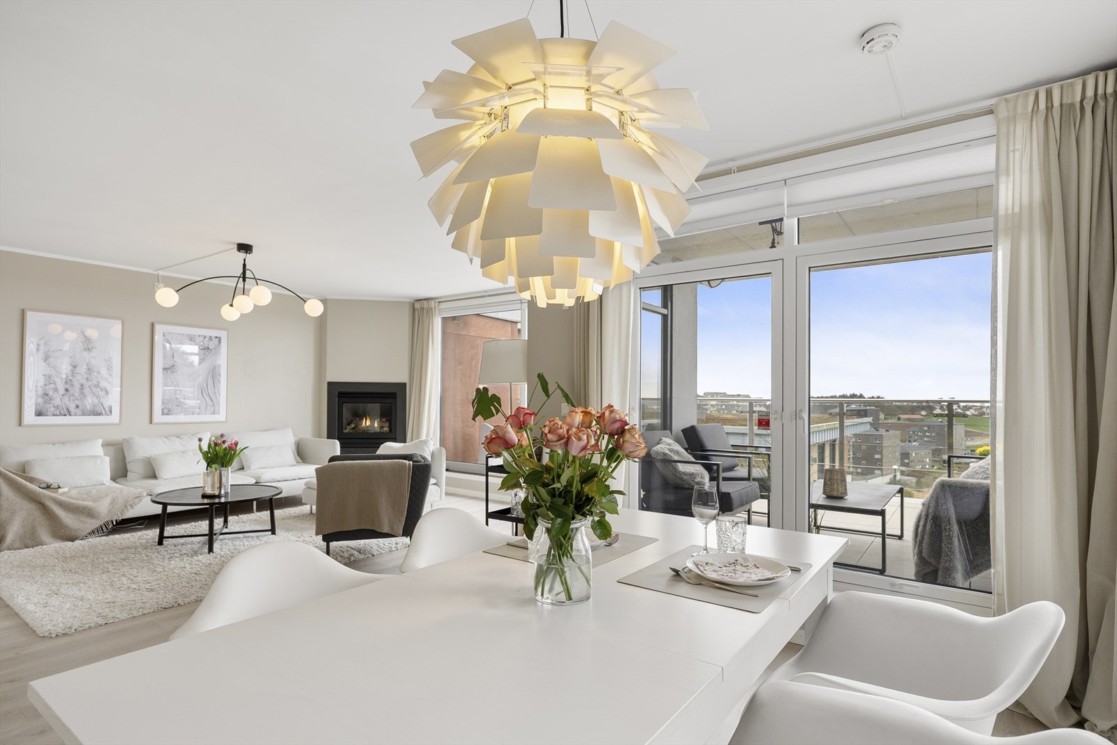 - Her kan man fint underholde både til middag og filmkveld - Galleribilde