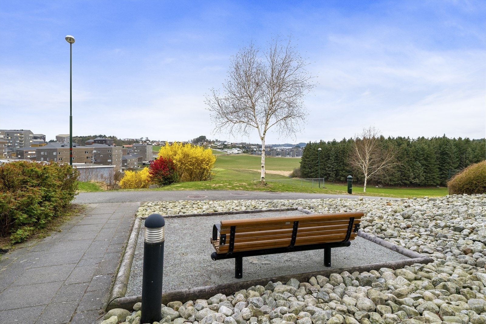 - Flere parkbenker i fellesområdet, og umiddelbar avstand til turstier og golfbane - Galleribilde