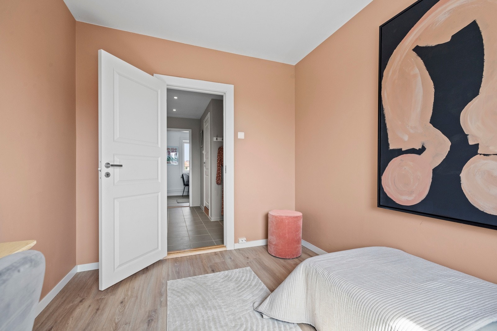 Rommet egner seg godt som kontor, gjesterom eller barnerom. Galleribilde