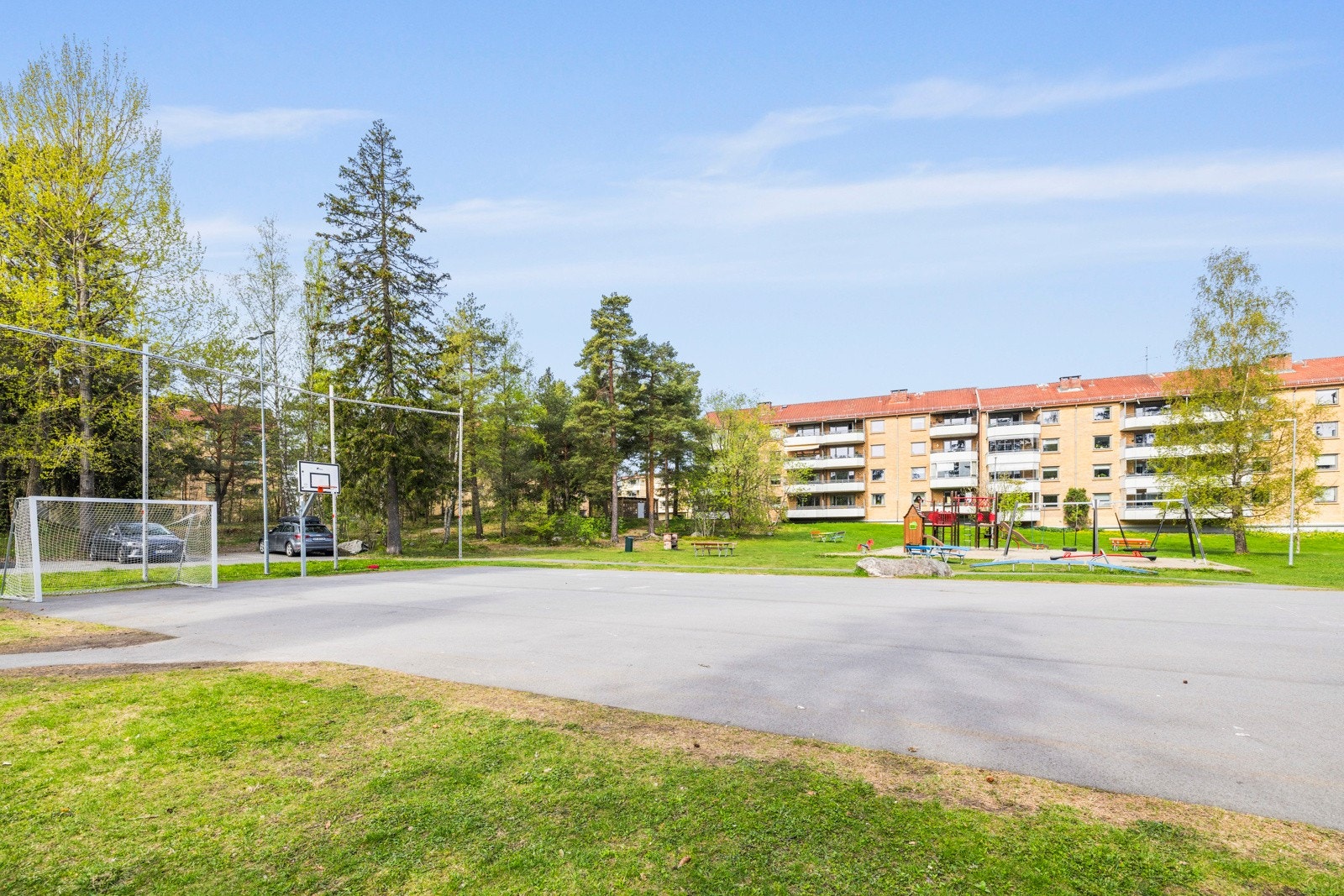 Nabolaget er barnevennlig med flotte uteområder. Galleribilde