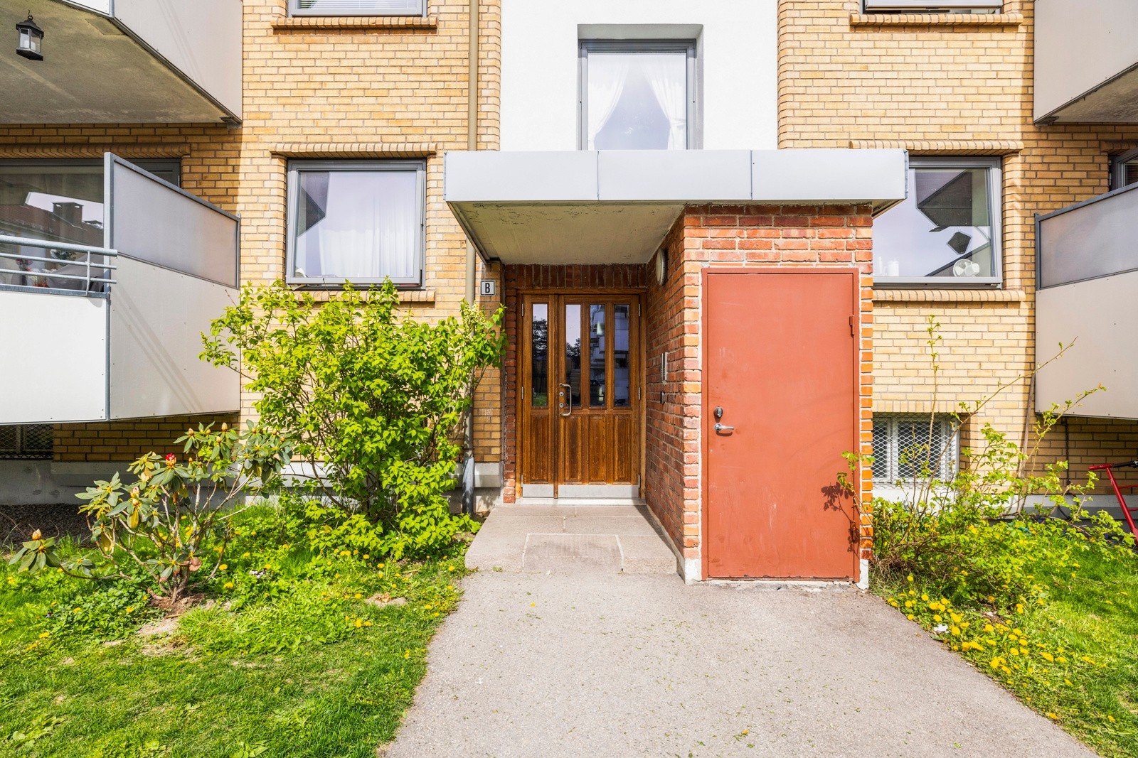 Felles inngangsparti. Galleribilde