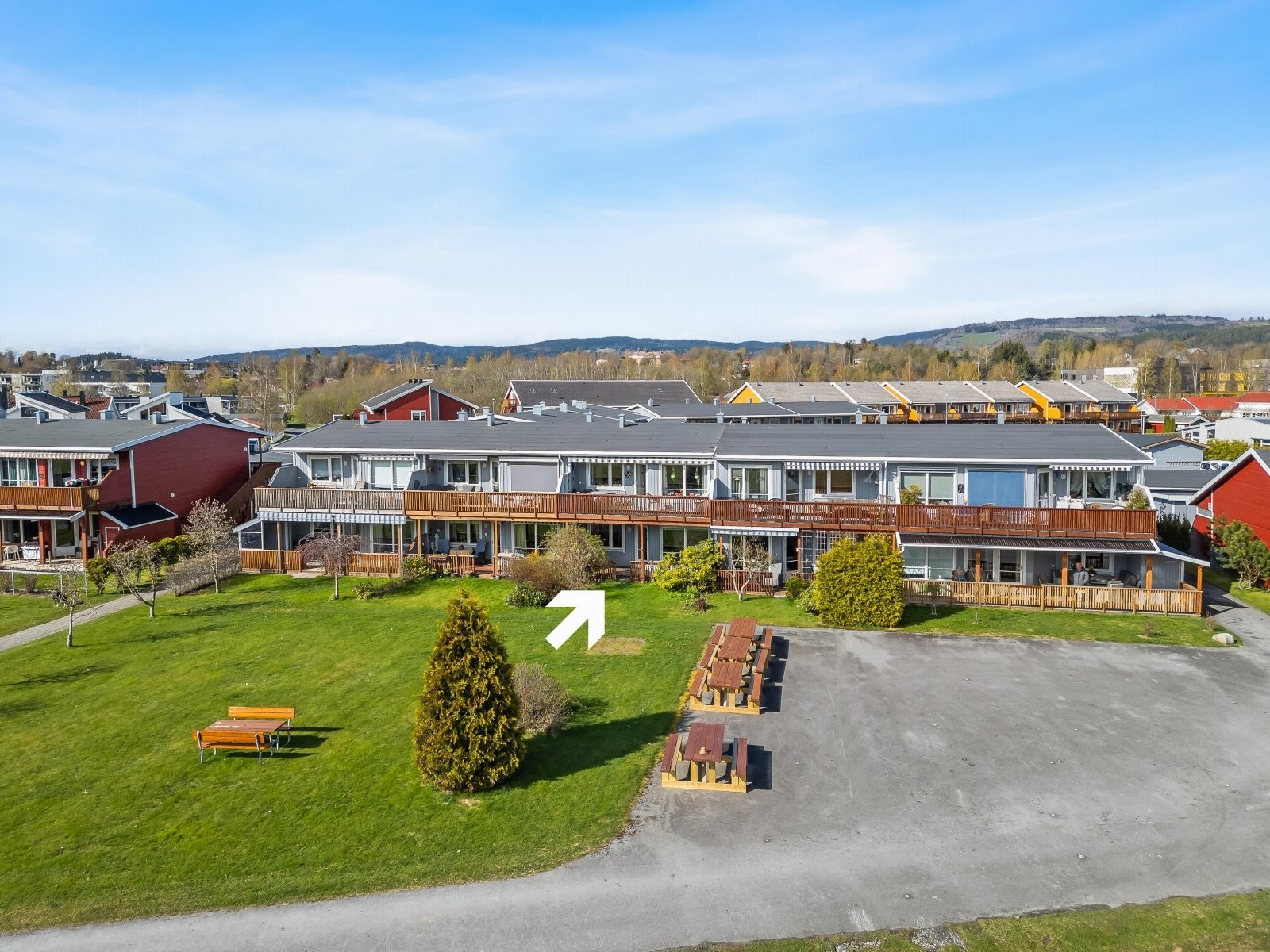 Usjenert, trafikkstille og rolig beliggenhet. Galleribilde